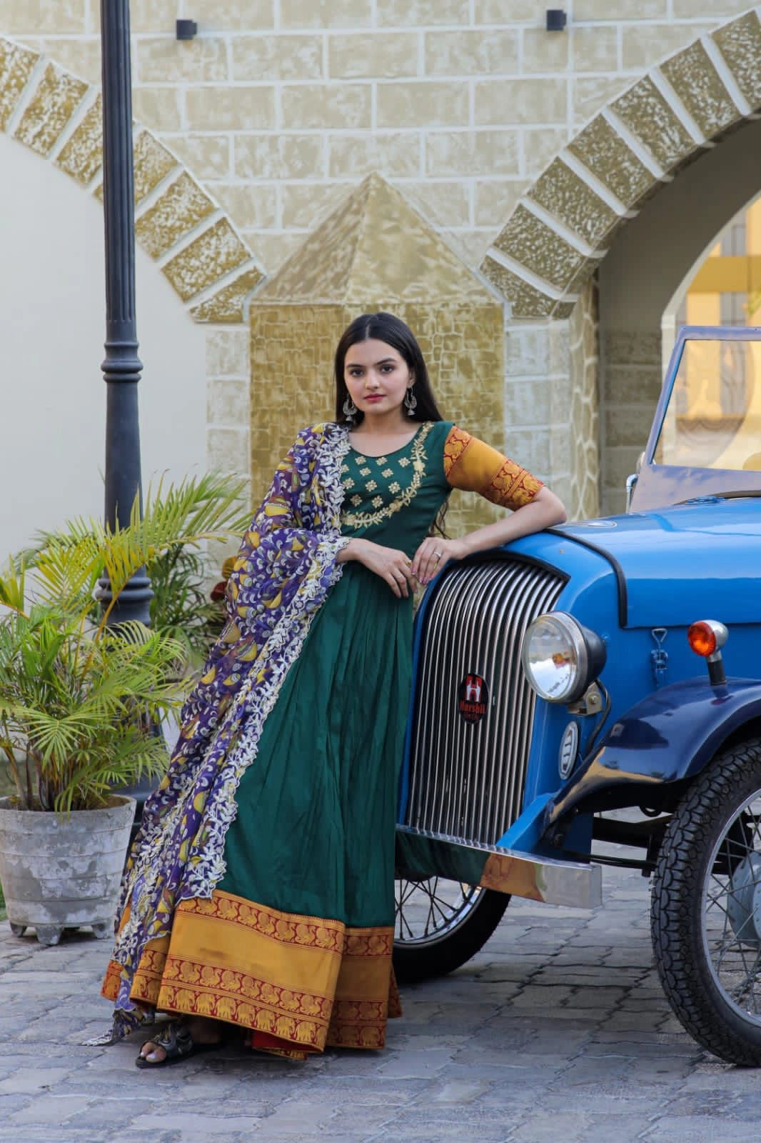 Tebby Silk Jacquard Weaving Gown with Dupatta