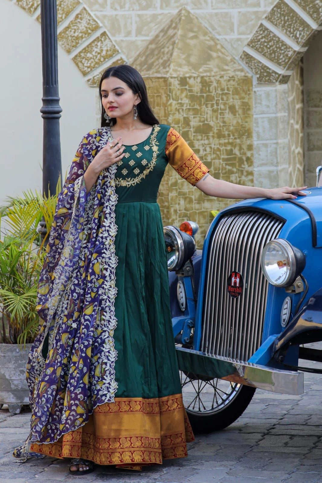 Tebby Silk Jacquard Weaving Gown with Dupatta