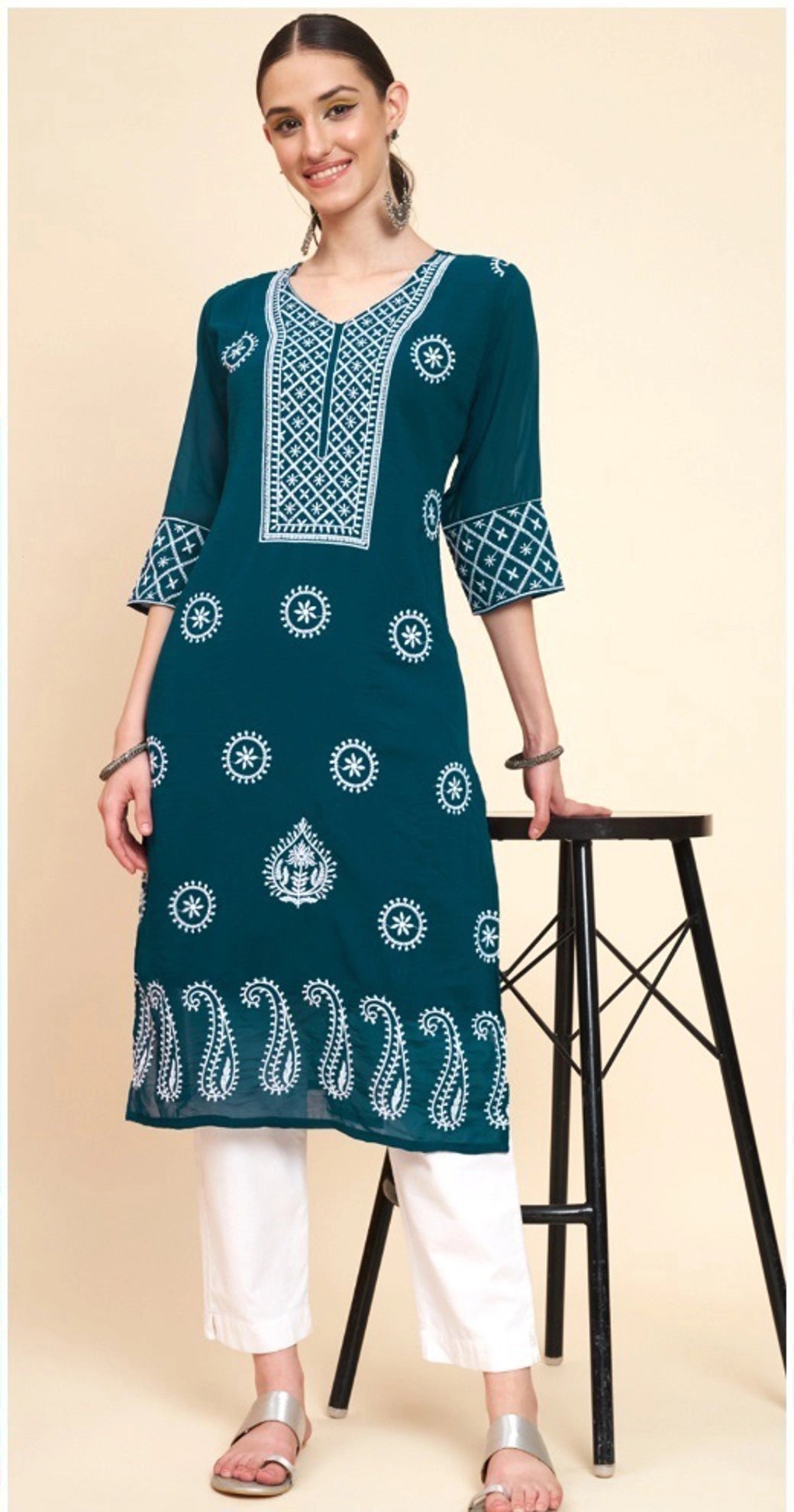 Women Georgette Embroidered Straight Kurta