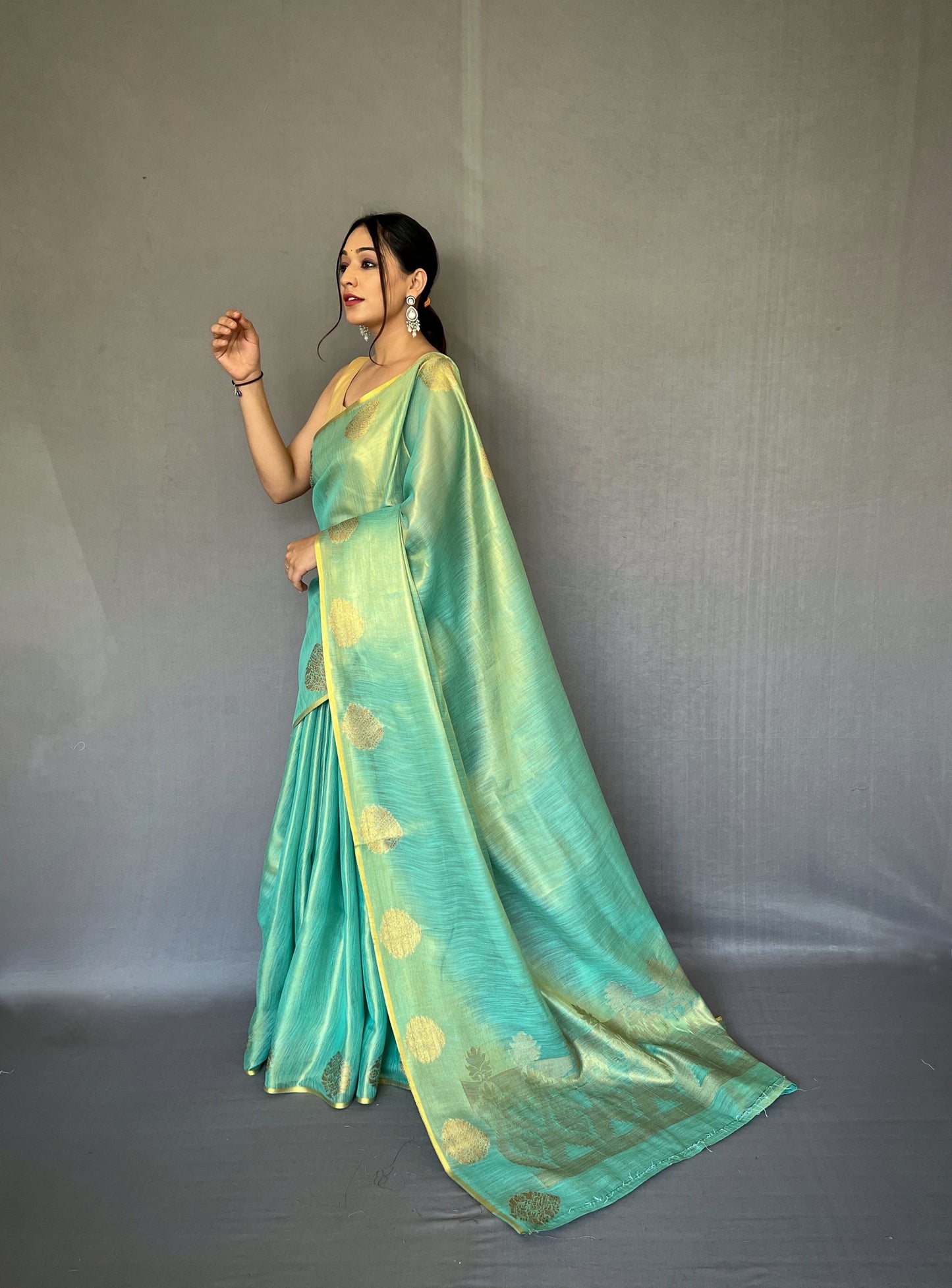 Dazzling Silk Sarees for the Ocassions