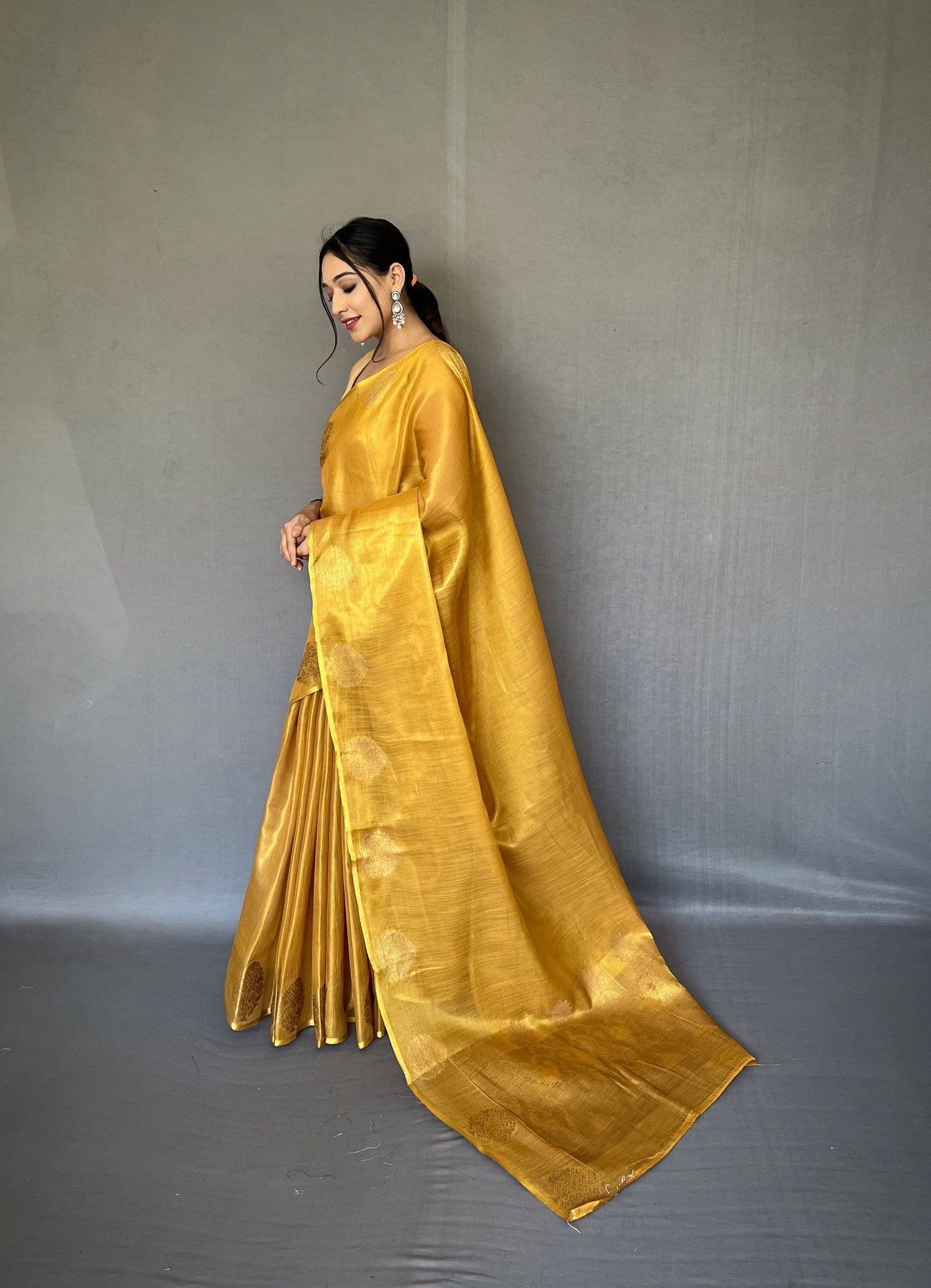 Dazzling Silk Sarees for the Ocassions