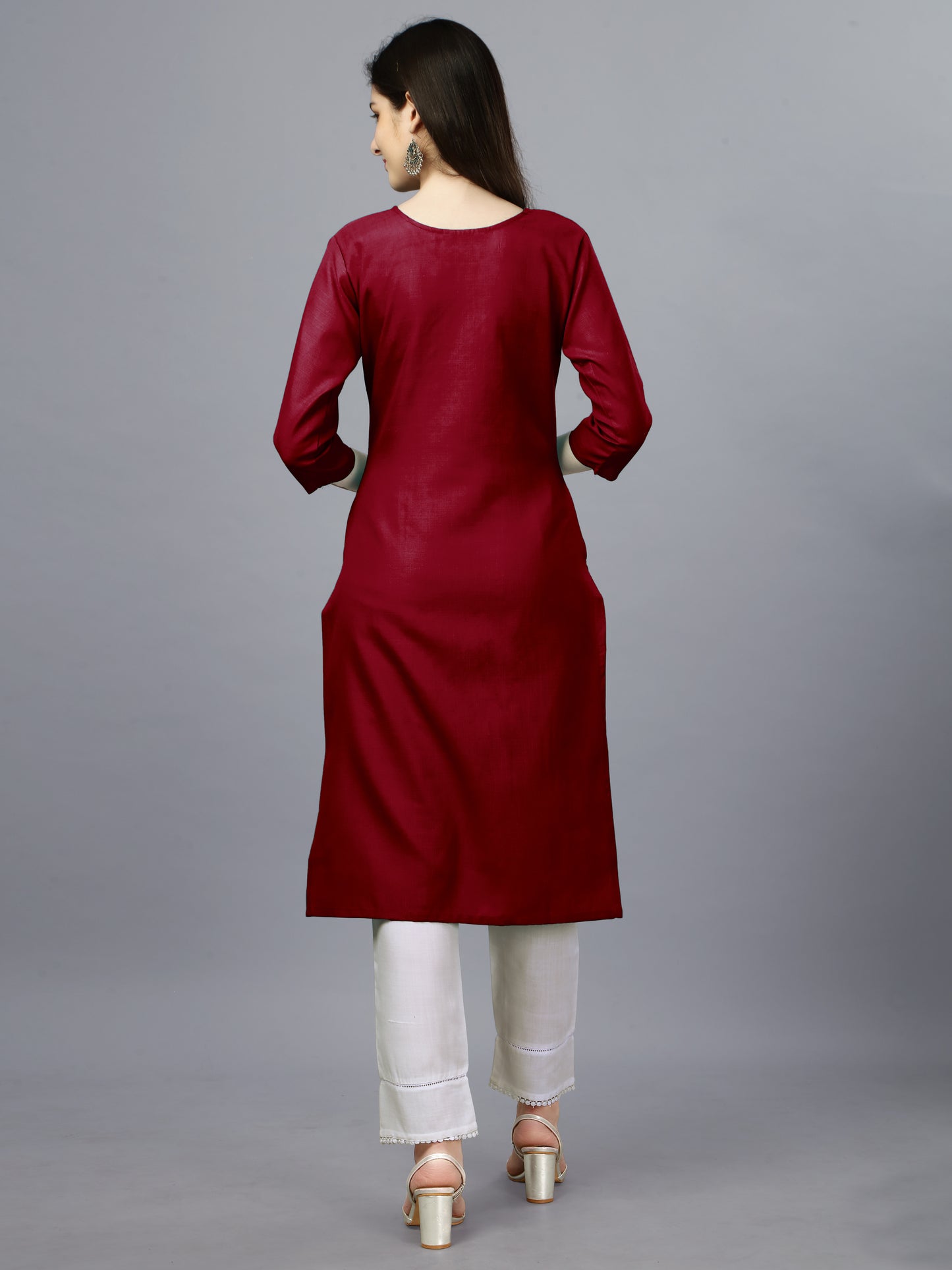 Women Embroidered Cotton Blend Straight Kurti 