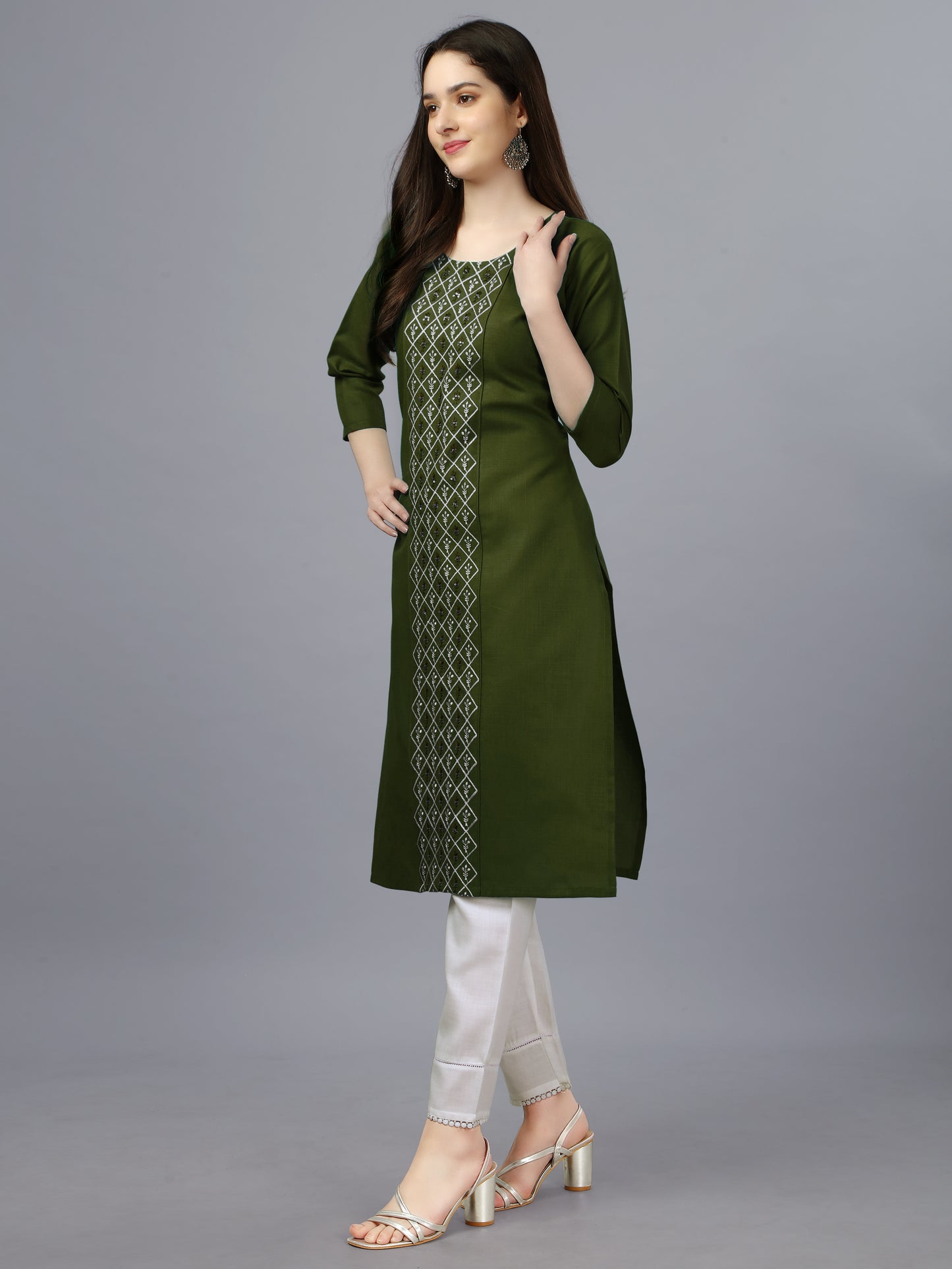 Women Embroidered Cotton Blend Straight Kurti 