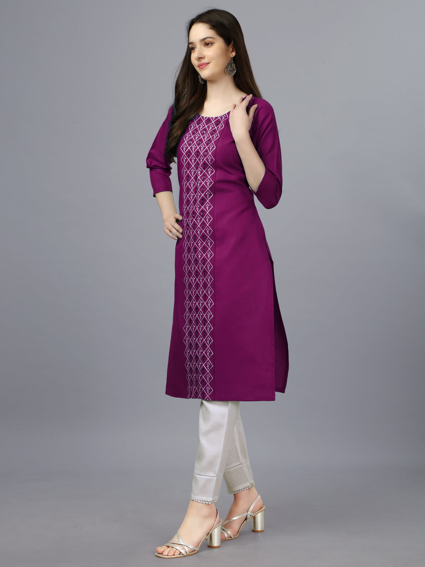 Women Embroidered Cotton Blend Straight Kurti 