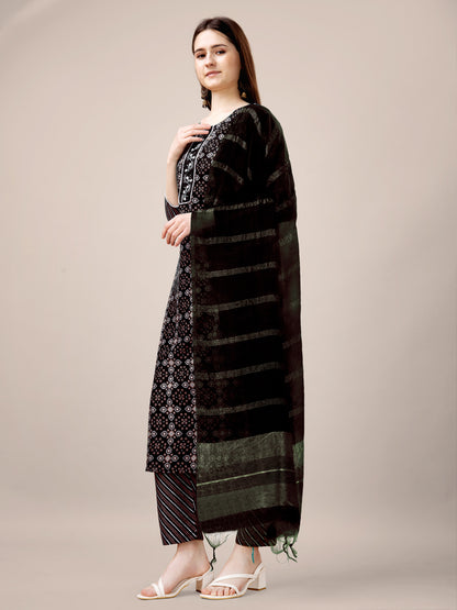 Women Embroidered Straight Kurta Suit Set